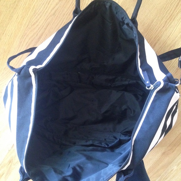 🎁 NWT | Vintage Victoria Secret travel day bag - Picture 3 of 4